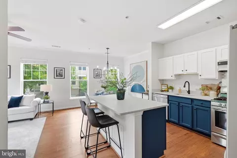 13375 T Connor Dr #T, Centreville, VA 20120