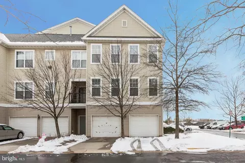 13375 T Connor Dr #T, Centreville, VA 20120