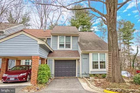 1605 Apricot Ct, Reston, VA 20190