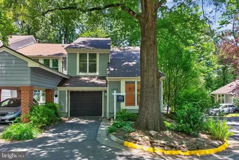 1605 Apricot Ct, Reston, VA 20190