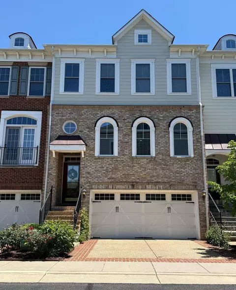 508 Hollingsworth Ter, Herndon, VA 20170