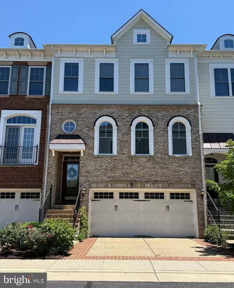 508 Hollingsworth Ter, Herndon, VA 20170