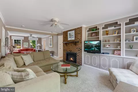 Living - 1601 Mary Ellen Ct, Mclean, VA 22101 photo 2 of 3