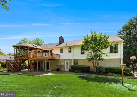 Exterior - 1601 Mary Ellen Ct, Mclean, VA 22101 photo 6 of 9