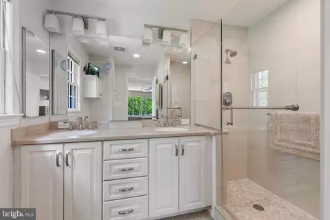 Bath - 1601 Mary Ellen Ct, Mclean, VA 22101 photo 1 of 6