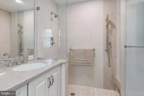 Bath - 1601 Mary Ellen Ct, Mclean, VA 22101 photo 2 of 6