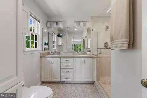 Bath - 1601 Mary Ellen Ct, Mclean, VA 22101 photo 3 of 6