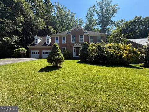 10825 Fieldwood Dr, Fairfax, VA 22030