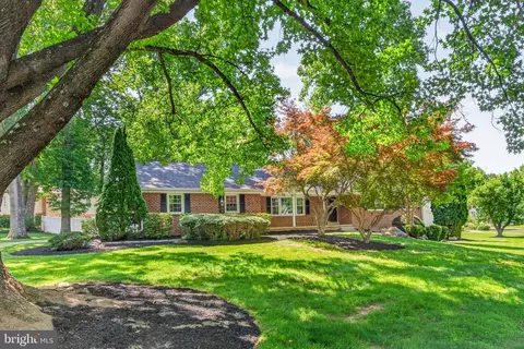 2541 Oak Valley Dr, Vienna, VA 22181
