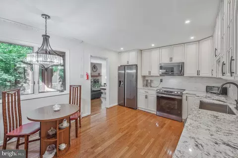 Kitchen - 2026 Hunter Mill Rd, Vienna, VA 22181 photo 3 of 4