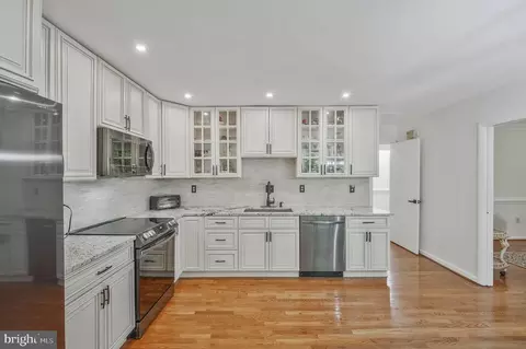 Kitchen - 2026 Hunter Mill Rd, Vienna, VA 22181 photo 2 of 4