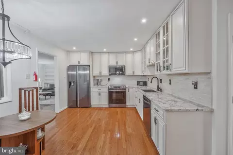 Kitchen - 2026 Hunter Mill Rd, Vienna, VA 22181 photo 1 of 4