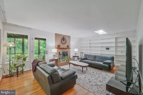 Living - 2026 Hunter Mill Rd, Vienna, VA 22181 photo 2 of 3