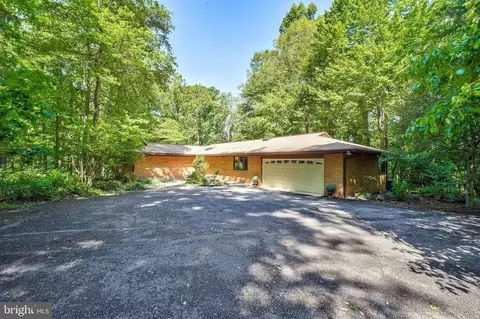 Exterior - 2026 Hunter Mill Rd, Vienna, VA 22181 photo 2 of 3