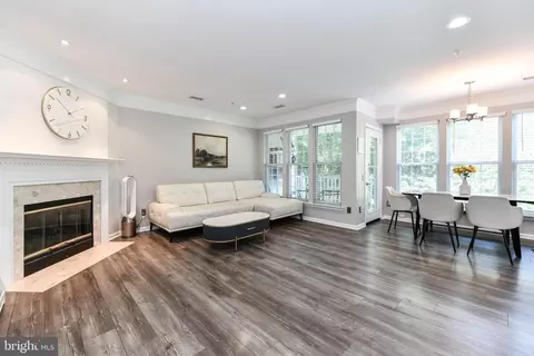 12765 Fair Crest Ct #304, Fairfax, VA 22033
