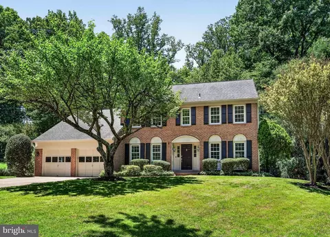 1808 Batten Hollow Rd, Vienna, VA 22182