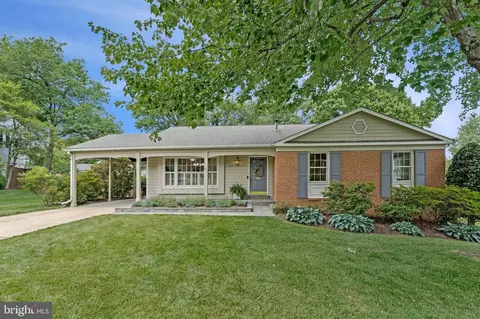 8322 Briar Creek Dr, Annandale, VA 22003