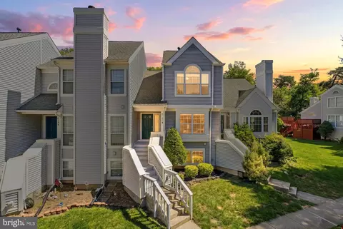 6182 Stonepath Cir, Centreville, VA 20120