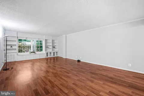 Living - 7621 Provincial Dr #211, Mclean, VA 22102 photo 3 of 10