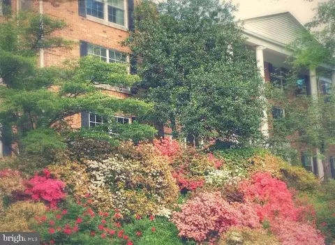 7621 Provincial Dr #211, Mclean, VA 22102