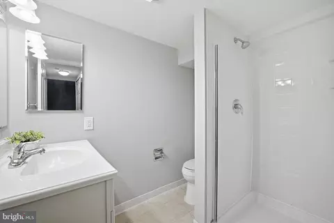 Bath - 7621 Provincial Dr #211, Mclean, VA 22102 photo 4 of 4