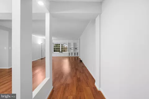 Entry Way - 7621 Provincial Dr #211, Mclean, VA 22102 photo 3 of 3