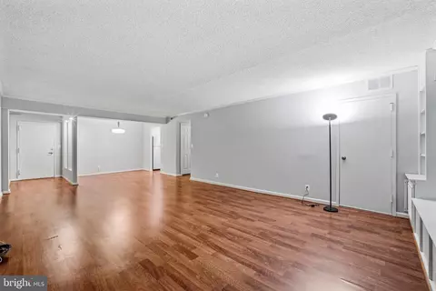 Living - 7621 Provincial Dr #211, Mclean, VA 22102 photo 7 of 10