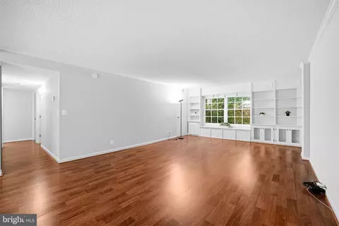 Living - 7621 Provincial Dr #211, Mclean, VA 22102 photo 4 of 10