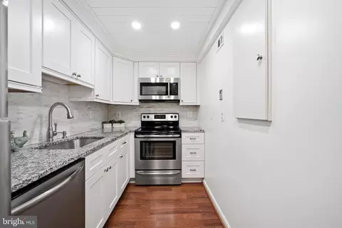 Kitchen - 7621 Provincial Dr #211, Mclean, VA 22102 photo 3 of 3