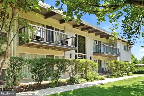 4941 Americana Dr #109, Annandale, VA 22003