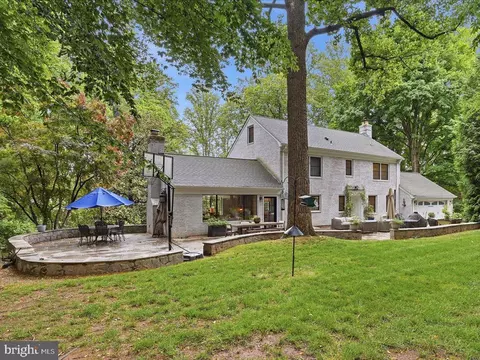 Exterior - 710 Live Oak Dr, Mclean, VA 22101 photo 6 of 21
