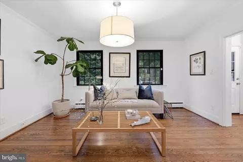 Living - 710 Live Oak Dr, Mclean, VA 22101 photo 5 of 5