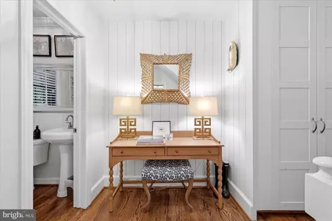 Entry Way - 710 Live Oak Dr, Mclean, VA 22101 photo 2 of 6