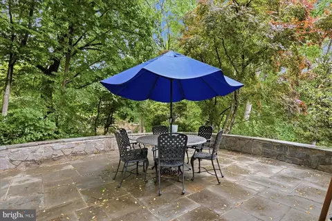 Exterior - 710 Live Oak Dr, Mclean, VA 22101 photo 5 of 21