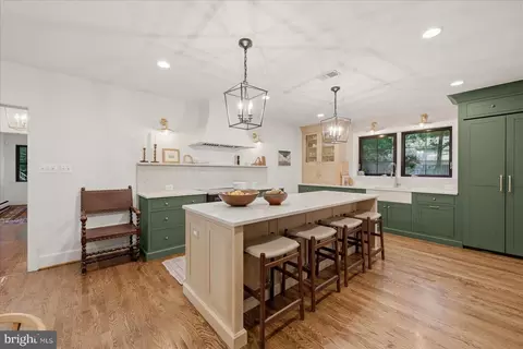 Kitchen - 710 Live Oak Dr, Mclean, VA 22101 photo 4 of 8