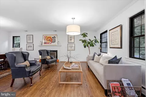 Living - 710 Live Oak Dr, Mclean, VA 22101 photo 4 of 5