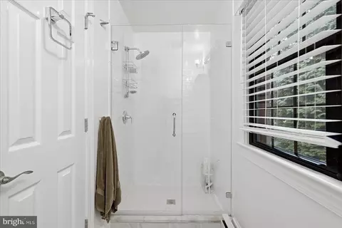 Bath - 710 Live Oak Dr, Mclean, VA 22101 photo 4 of 6