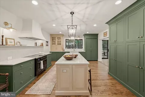 Kitchen - 710 Live Oak Dr, Mclean, VA 22101 photo 2 of 8