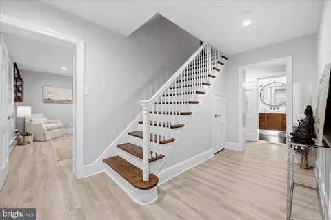 Entry Way - 710 Live Oak Dr, Mclean, VA 22101 photo 5 of 6