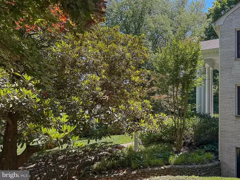 Exterior - 710 Live Oak Dr, Mclean, VA 22101 photo 19 of 21