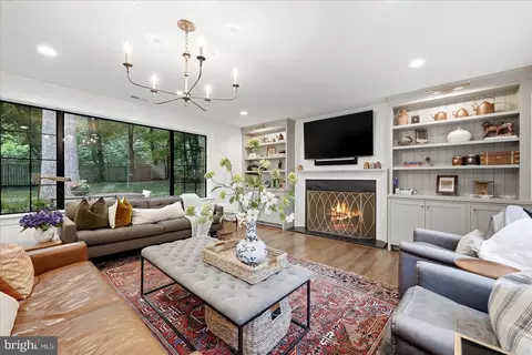 Living - 710 Live Oak Dr, Mclean, VA 22101 photo 1 of 5
