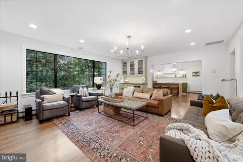 Living - 710 Live Oak Dr, Mclean, VA 22101 photo 2 of 5