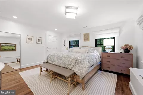 Bedroom - 710 Live Oak Dr, Mclean, VA 22101 photo 2 of 4