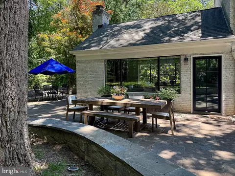 Exterior - 710 Live Oak Dr, Mclean, VA 22101 photo 3 of 21