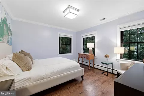 Bedroom - 710 Live Oak Dr, Mclean, VA 22101 photo 3 of 4