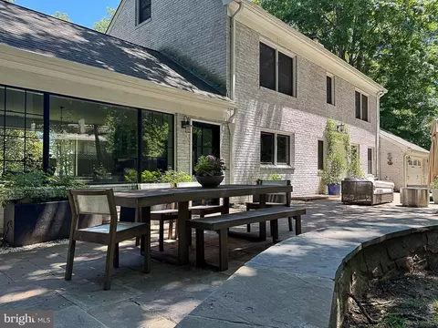 Exterior - 710 Live Oak Dr, Mclean, VA 22101 photo 18 of 21