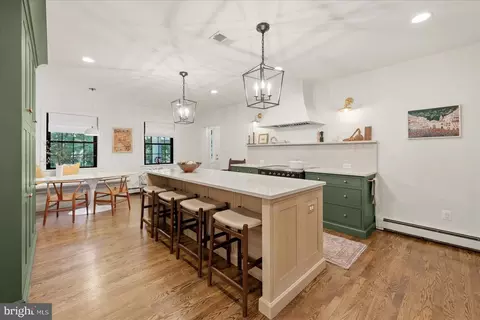 Kitchen - 710 Live Oak Dr, Mclean, VA 22101 photo 3 of 8