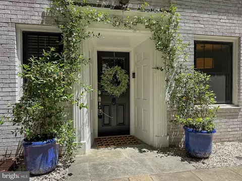 Entry Way - 710 Live Oak Dr, Mclean, VA 22101 photo 6 of 6