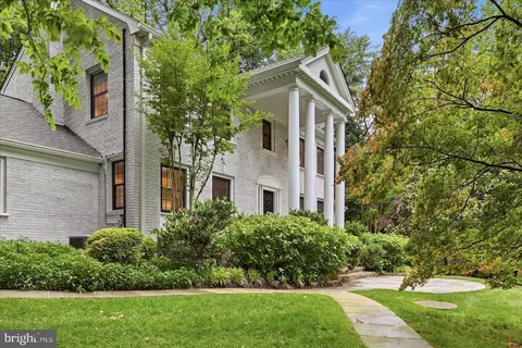 Exterior - 710 Live Oak Dr, Mclean, VA 22101 photo 11 of 21