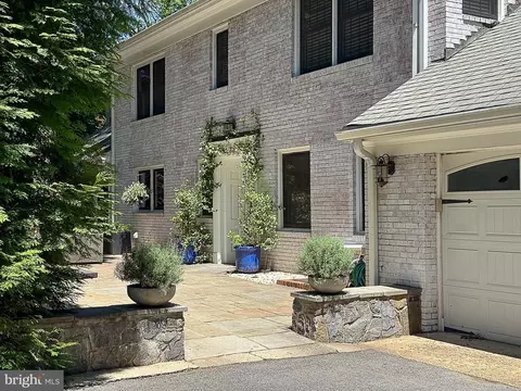 Exterior - 710 Live Oak Dr, Mclean, VA 22101 photo 2 of 21